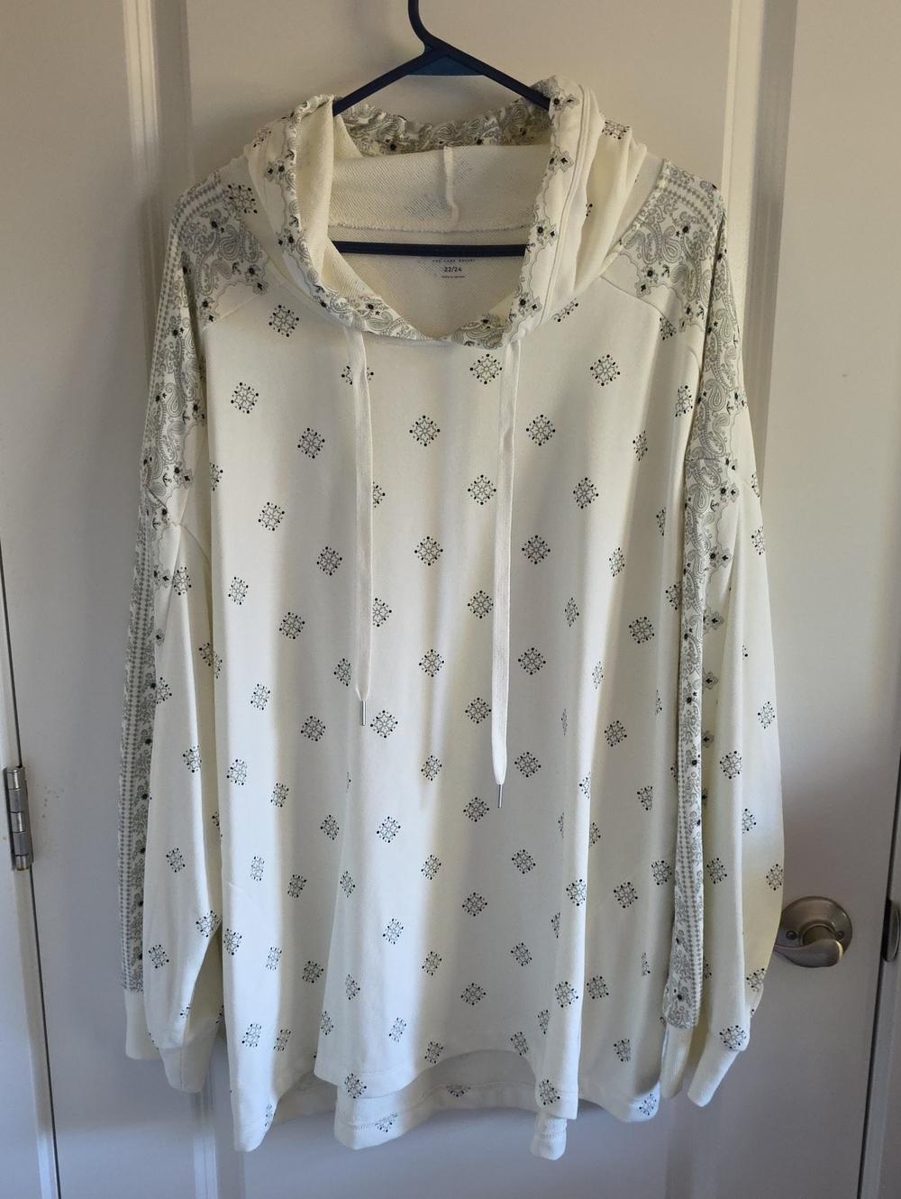 LIVI By Lane Bryant 22/24 Women’s Cream Hooded Pullover Top with Subtle Print